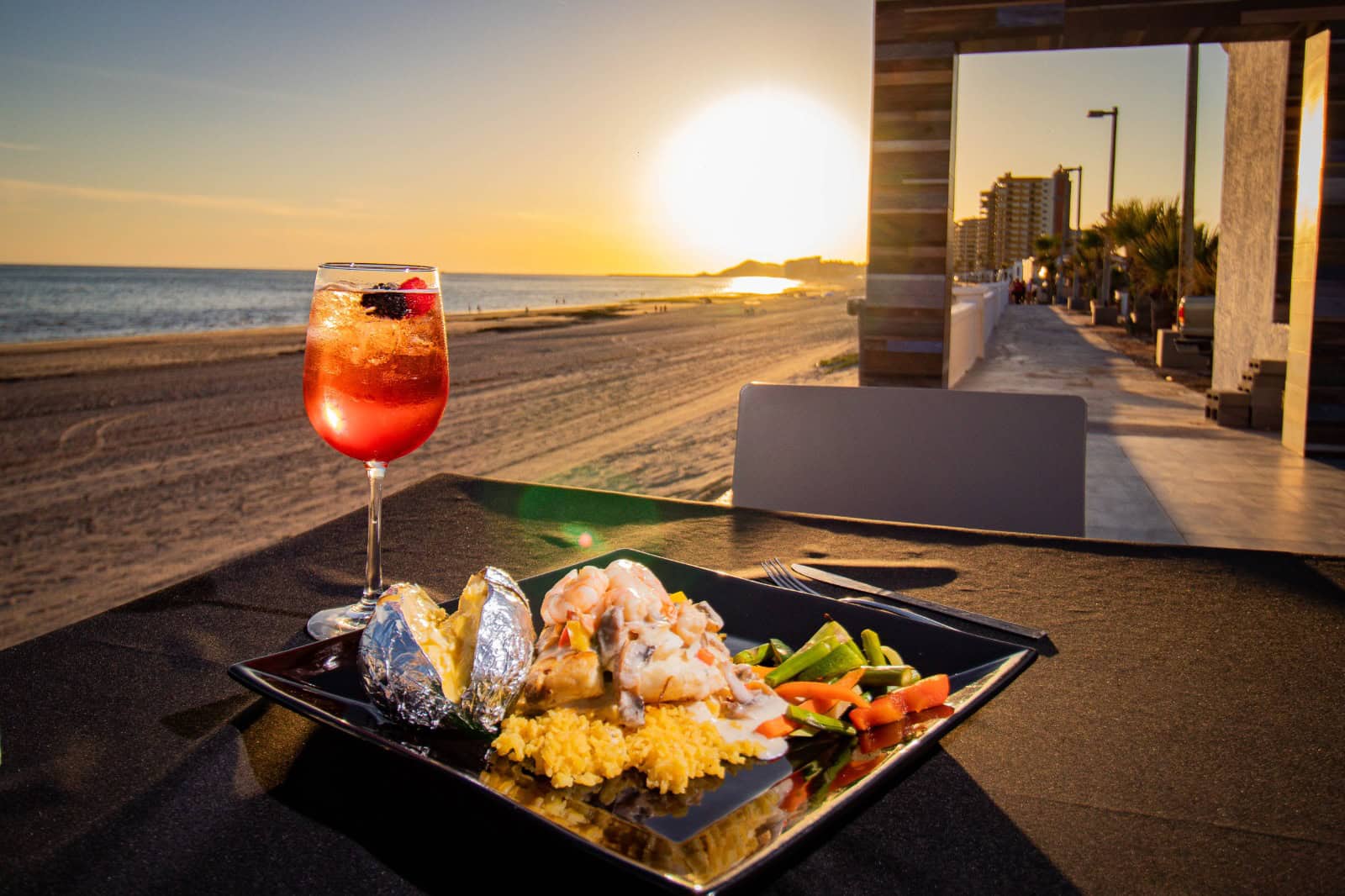 Puesta del Sol Restaurante frente al mar